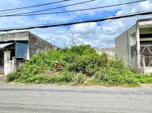 bán gấp 2 lô đất liền kề (5x28) mặt tiền nhựa 12m gần chợ tân phú trung giá 1ty1 khu dân cư shr