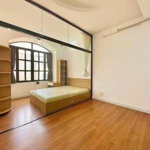 cho thuê 1 phòng ngủ tách bếp ngay bờ kè hoàng sa , trường sa, cmt8 , bảy hiền tân bình