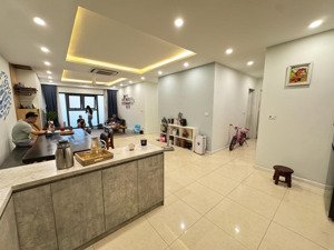 chính chủ bán cc hpc landmard 105, diện tích 136m2,giá 9tỷ4, 4 ngủ 2 vệ sinh,1 kho,1 phòng làm viêc