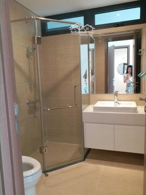 cho thuê căn hộ chung cư 2 ngủ 2 wc full đồ đẹp vào ở luôn , lh 