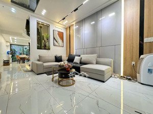 cho thuê nhà sân cổng mới tinh tại thiên lôi ô tô tận cửa