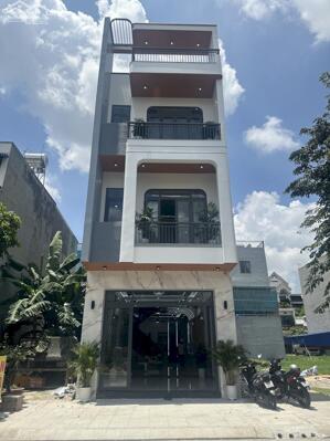 BÁN NHÀ PHỐ MẶT TIỀN KINH DOANH - TẶNG FULL NỘI THẤT - SÂN XE HƠI - PHÒNG NGỦ DƯỚI