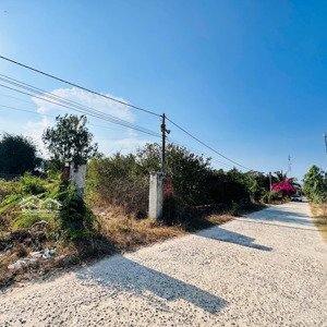 bán 343,5m2 giá chỉ 2tỷ650tr tương đương 7tr7/m2 lh em chí)