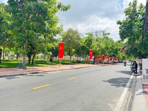 nhà mặt tiền mới xây đối diện cv kdc cao lỗ p 4 quận 8. nhà gần tttm prac mall, nhà có thang máy