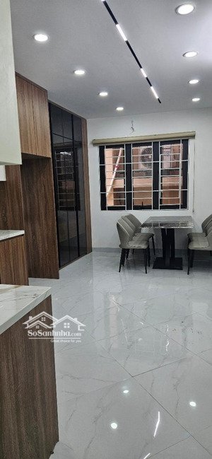 xuân thủy 40m x 6 tầng thang máy 10,2 tỷ- sổ đỏ cầu giấy -nhà đẹp ở ngay đhsp gần phố ngõ thông kd