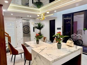 nhà phố siêu hiếm đống đa,gần ngã tư sở.42m - mt 7.3m xây mới 6 tầng,thang máy.nội thất hiện đại.