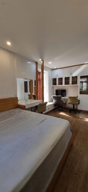 cho thuê căn hộ có sân vườn chung cư sky garden căn góc 97m2 giá 22 triệu