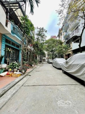 khu ngọc khánh la thành, ô tô vào nhà. khu dân trí cao. 2 thoáng