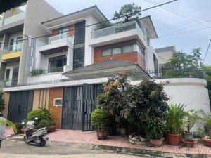 bán gấp biệt thự 3 lầu hạ 3ty từ 15ty còn 12.2ty ngày lang đai học qg tphcm .gần metro 15x14m