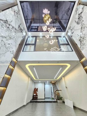 cực phẩm cổ linh 70m2 8 tầng mt 5m, vỉa hè ô tô tránh, hàng xóm himlam đón đầu cầu trần hưng đạo