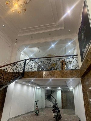 chính chủ bán gấp chung cư mini 20 phòng thang máy trung tâm long biên, diện tích: 120m2