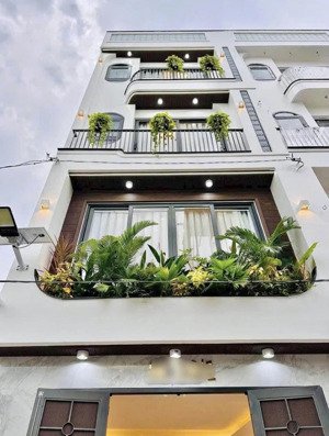 - cô thanh cần bán nhà đường lê quang sung, p.2, quận 6. giá 5,07tỷ/ 4,7x13m - sổ hồng chính chủ.