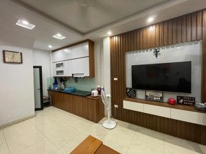 bán gấp siêu phẩm nhà gần ô tô mễ trì nam từ liêm 40m2 5 tầng - 7.95 tỷ