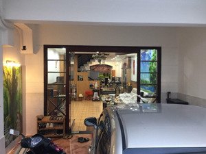 nhà mặt tiền số 39 lam sơn - phú nhuận. kd tốt, gần sân bay, 3 tầng + sân thượng. dtsd 300m2