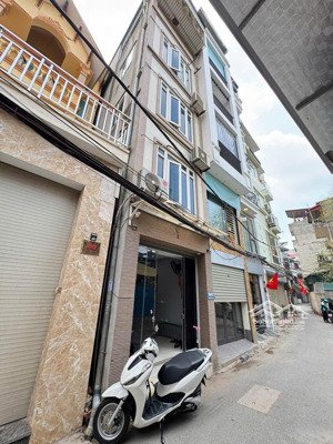 bán nr 30.2m2, 7,6 tỷ, 3pn, 4wc, nguyễn văn cừ, ngọc lâm, long biên, hà nội hot!