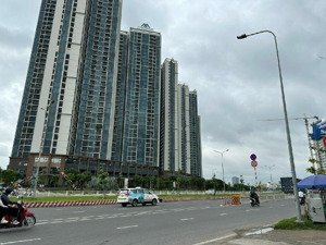 bán nhà mặt tiền đường nguyễn văn linh ngang khủng 8m . chỉ 15 tỉ