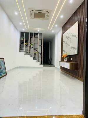 2 thoáng vĩnh viễn. lõi ba đình
nhà 2 mặt ngõ. cách ô tô 20m
diện tích 44m2. nhà đẹp. vừa hoàn công