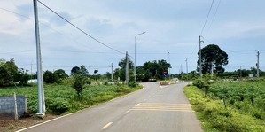 bán đất sào cạnh ngã 6 mới giá 4,5 tỷ dt 3.070 m2 vị trí siêu đẹp gần nút cao tốc lt-ht và ql 56