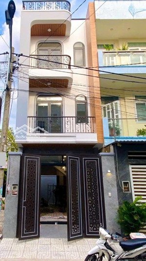 bán căn nhà mới đẹp - ngay trường đại học tài chính maketing- cách kcn cao 1km