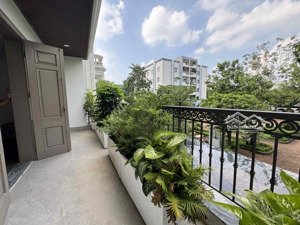 bán căn biệt thự xây thô kđt việt hưng 105m giá 30,5 tỷ