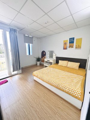 studio 28m2 - ban công siêu thoáng - tách bếp - full nội thất - gv