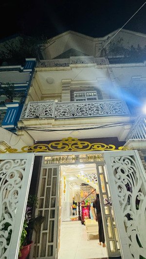 bán nhà hxh đường cao lổ, phường 4 , quận 8, 4 lầu 64m2 chỉ 8,7 tỷ