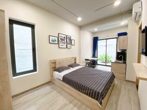 cho thuê căn hộ ban công thang máy hẻm lớn gần ga sài gòn, toà nhà viettel, công trường dân chủ ueh