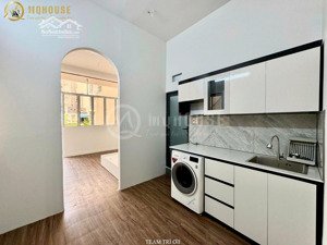 căn hộ mới toanh - dạng 1pn tách bếp - balcon - full nội thất - ngay mặt tiền thích quảng đức pn