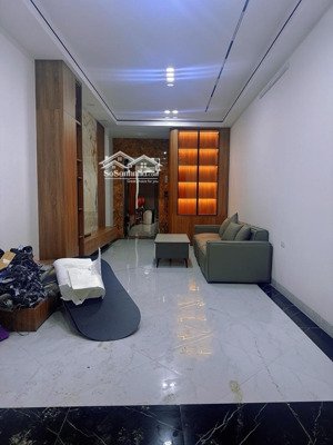 nhà thang máy -xuân thuỷ-cầu giấy xây 6 tầng quanh 9-10 tỷ sổ đỏ full đồ - xây mới - gần phố sổ đẹl