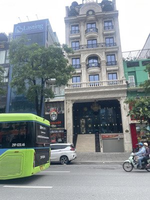 chính chủ bán toà nhà văn phòng 8 tầng mặt phố nguyễn hoàng - trần bình .