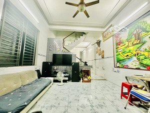 chủ gởi bán nhà 3 tầng - tân bình - dĩ an - bình dương. + diện tích: 103m2, (4,3m x 14,2m) nở hậu