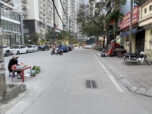 Bán nhà C4 mặt phố 390 Nguyễn Văn Cừ: 37,4m2 đối diện 3 chung cư Berriver và gần Bệnh viện Tâm Anh