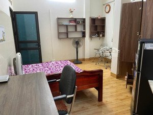có phòng trọ giá siêu rẻ 2,8 triệu, 20m2, ngay cổng trường đh đại nam, có điều hòa, tủ lạnh.