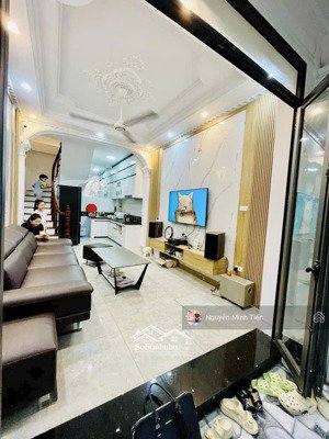 láng hạ - nhà đẹp - 35m2 x 5t - tặng full nội thất - ngõ 3 gác - sân riêng để xe - cách phố 30m