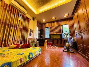 bán nhà ngõ 1194 đường láng, nhà phân lô cực thoáng, ô tô đỗ gần cửa, diện tích 40m2, giá 10 t.ỷ