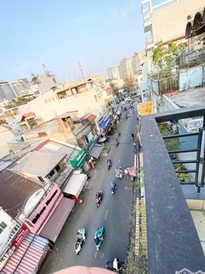 mặt tiền phan văn hân, trước cổng chợ thị nghè