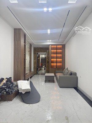 bán nhà xuân thủy - 36m2 - 6 tầng thang máy- nhà đẹp ở ngay - full nt - ô tô gần - nhỉnh 10 tỷ