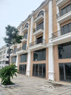 bán liền kề thương mại tuần châu