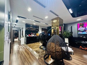 bán căn hộ mặt phố cầu giấy. 125m2 4pn 3vs căn góc phòng nào cũng có cửa sổ. giá 7.8 tỷ