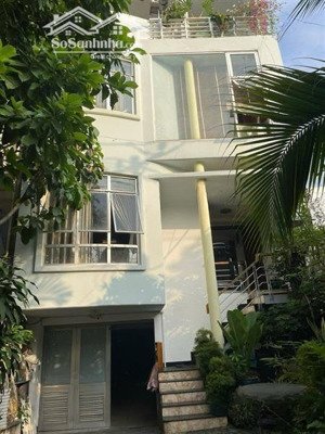 m36: bán nhà mặt tiền thích quảng đức,p đức nhuận - 30tỷ (162 m2, gồm 1 trệt,3 lầu, 6pn, 6wc)