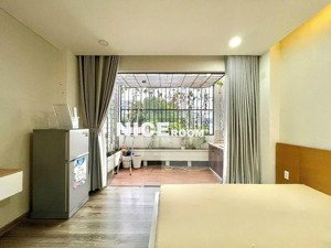 thuê ngay chvd 2pn 50m2, full nội thất, ban công lớn ngay ung văn khiêm-bình thạnh gần đh hutech