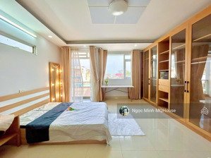 căn hộ tone gỗ siêu đẳng cấp. tủ kính full trần , ngay khu ẩm thực pxl, ngã 4 phú nhuận chỉ 7t5