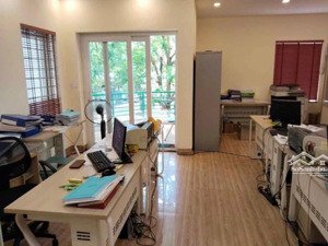 cho thuê nhà nguyên căn lk 150m x 4t, nhà 2 mặt tiền, lô góc. kđt văn phú hà đông.
