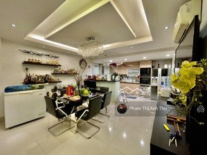 ở ngay căn villa 5 tầng đẹp nhất nhì nam kỳ khởi nghĩa (10.4x10.1m) 6pn, nội thất xịn. giá 23 tỷ tl