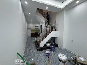 bán nhà pháo đài láng, nhà của doanh nhân trẻ thành đạt, nhà đẹp cạnh phố, 44m2, trên 8 t.ỷ