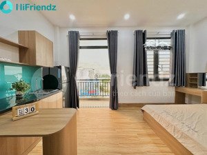 phòng studio ban công rộng hơn 38m2 được trang bị đầy đủ nội thất ngay lê văn việt, ngã tư thủ đức