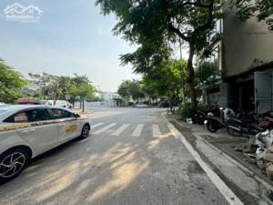 BÁN NHÀ 7 TẦNG THANG MÁY TẠI CỔ LINH ,GẦN CHỢ - NƠI BẮT ĐẦU BỮA CƠM HẠNH PHÚC