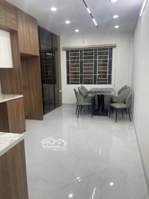 bán nhà 6 tầng thang máy xuân thuỷ, trung tâm cầu giấy, full nội thất, ngõ thông ba gác