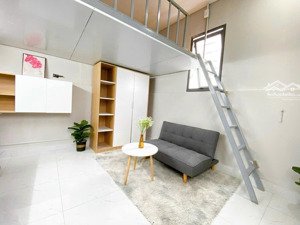 cho thuê căn hộ dịch vụ dạng duplex cửa sổ thang máy ngay chợ hoà hưng, đại học bách khoa, huflit