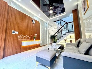 bán nhà phố kim mã - diện tích lớn, vị trí vàng, giá hấp dẫn 